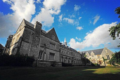 英國高中留學(xué)2018 如何甄選靠譜的自費留學(xué)中介機構(gòu)